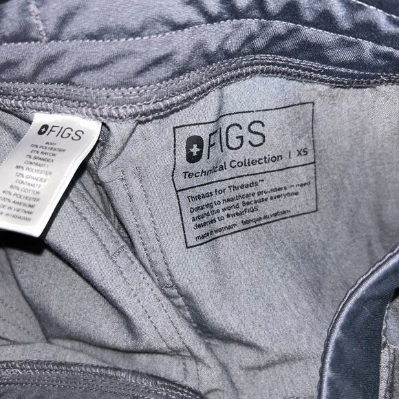 Figs size XS Carolina scrub top and joggers gray scrubs - Picture 5 of 9